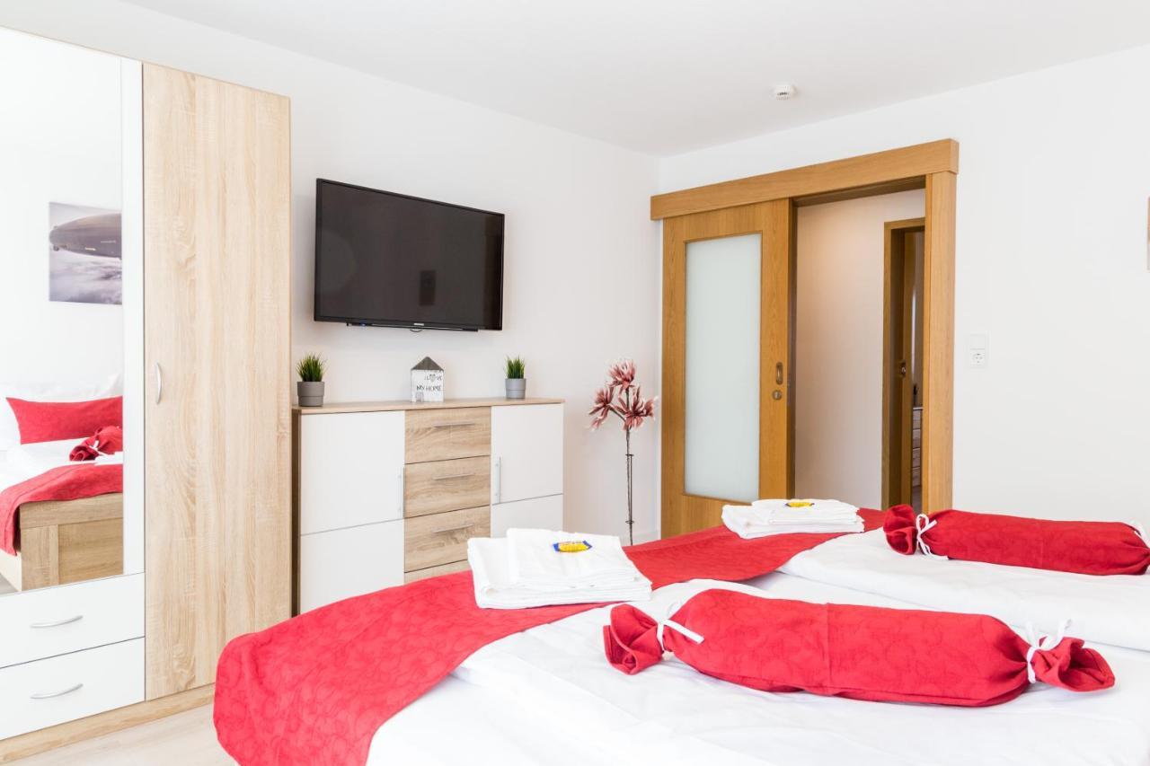 Apartment Eastside Mit 3 Zimmern Fur Bis Zu 5 Personen Mit Balkon ฟรีดริชส์ฮาเฟน ภายนอก รูปภาพ
